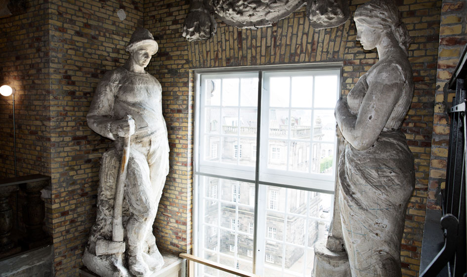 In the Restaurant, there are full-size plaster models of 2 of the figures on the Tower’s spire: a forester carrying an axe and a rope, and a dairymaid churning butter.
